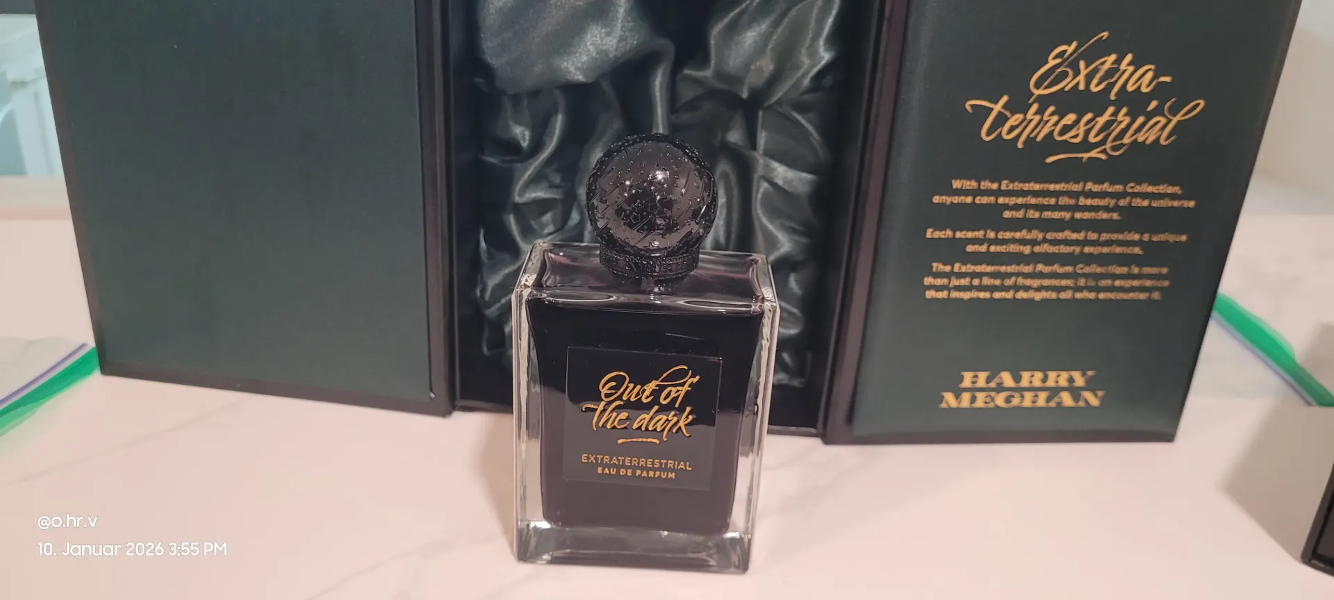 [FG-HAME-OOD-100] Harry Meghan: Out of the Dark (Retail)